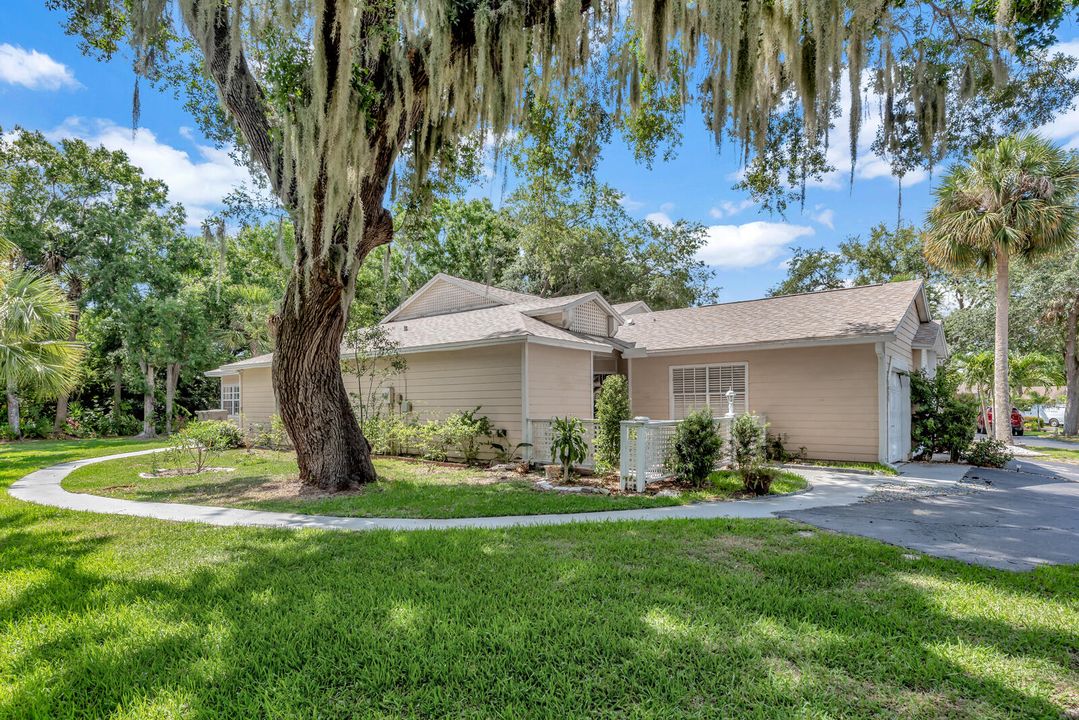 Active With Contract: $269,000 (2 beds, 2 baths, 1131 Square Feet)