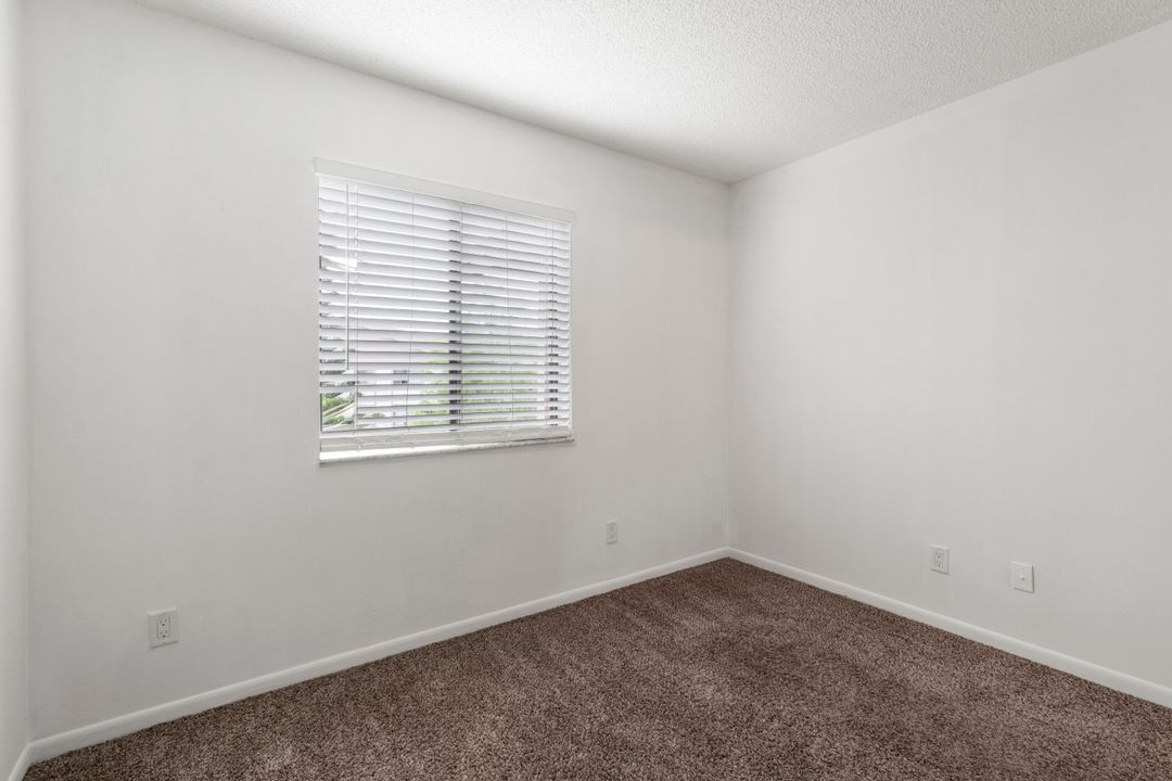 For Rent: $2,000 (2 beds, 2 baths, 936 Square Feet)