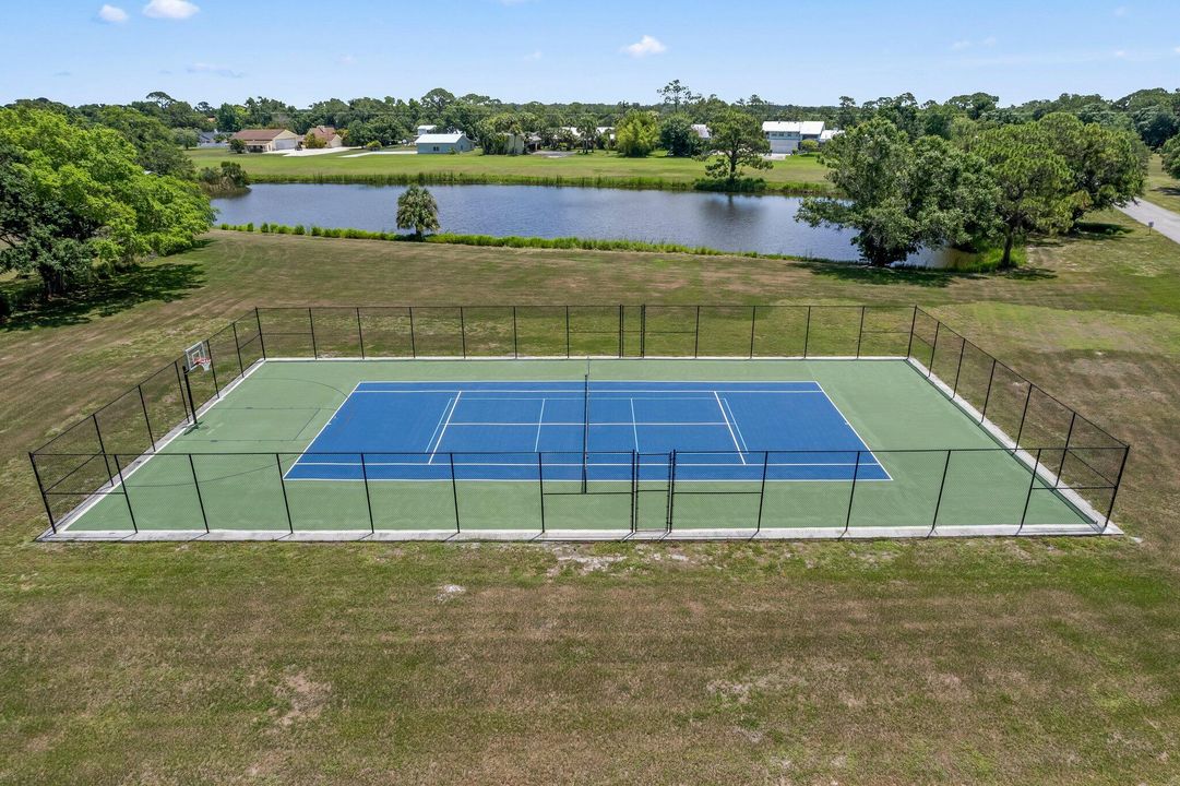 Active With Contract: $705,000 (3 beds, 3 baths, 4482 Square Feet)