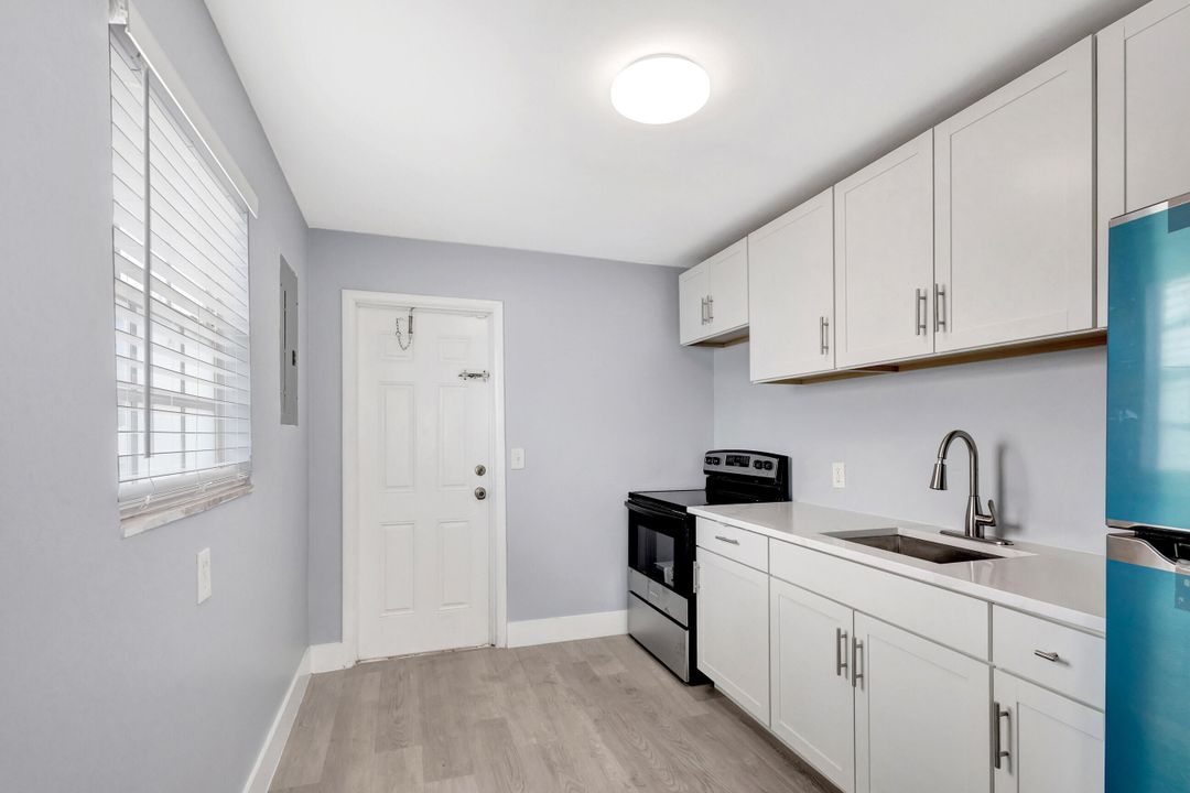 For Sale: $349,900 (2 beds, 1 baths, 940 Square Feet)