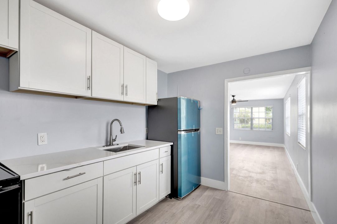 For Sale: $349,900 (2 beds, 1 baths, 940 Square Feet)