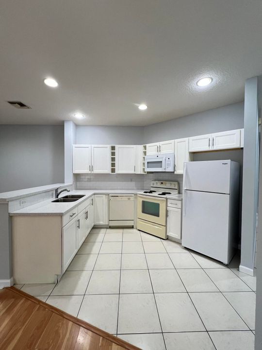 For Rent: $1,700 (1 beds, 1 baths, 1000 Square Feet)