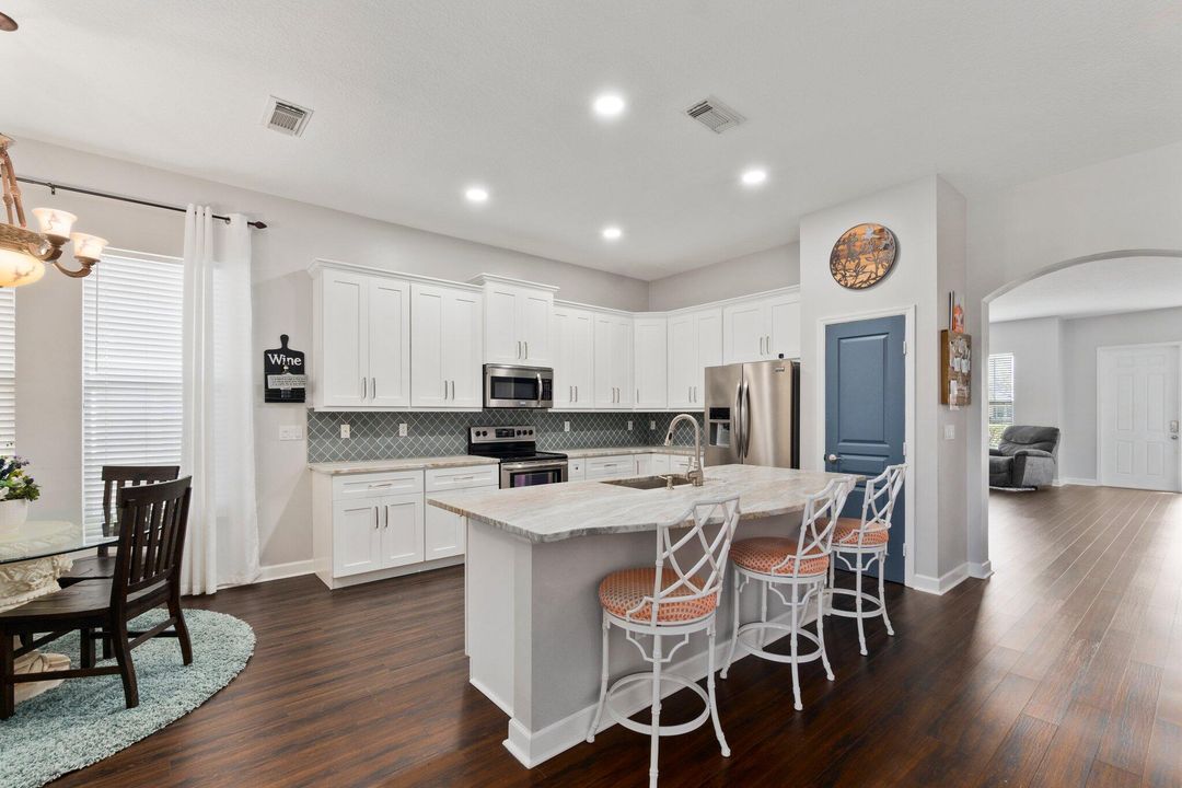For Sale: $525,000 (3 beds, 2 baths, 2101 Square Feet)