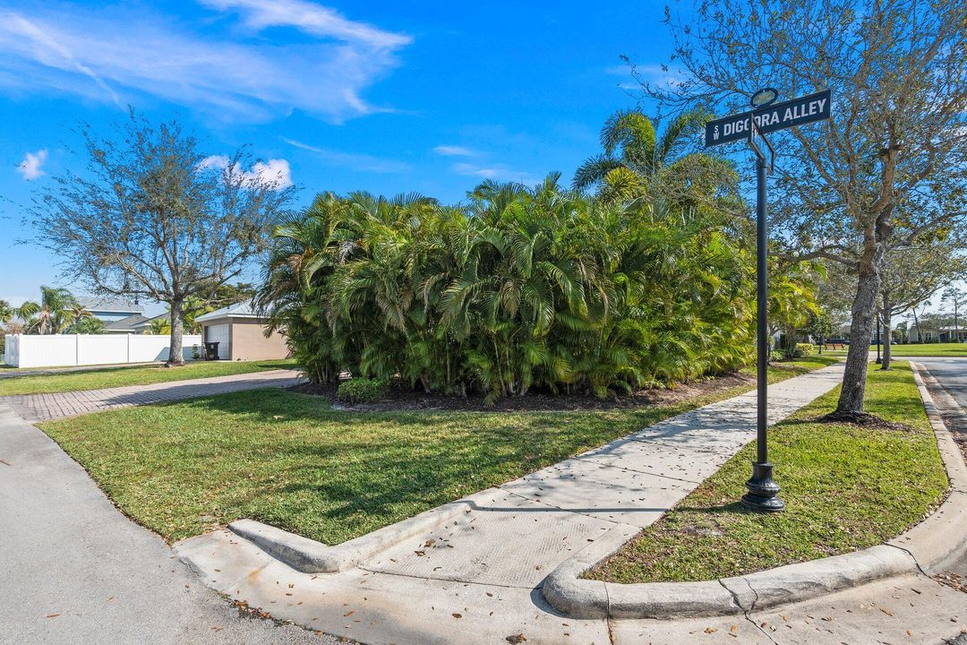 For Sale: $525,000 (3 beds, 2 baths, 2101 Square Feet)