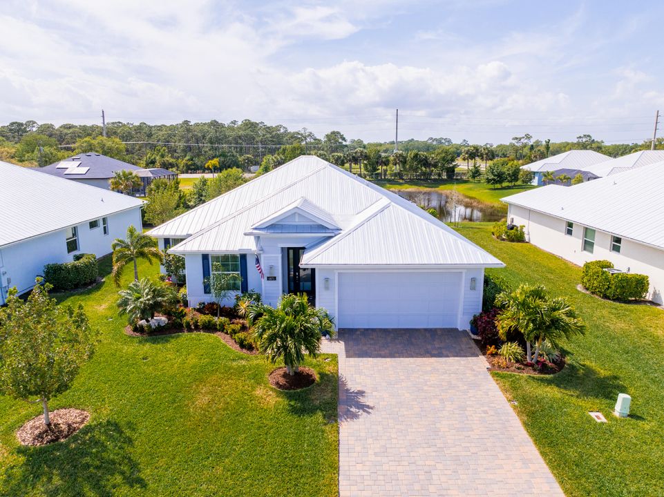 For Sale: $699,950 (3 beds, 2 baths, 2132 Square Feet)