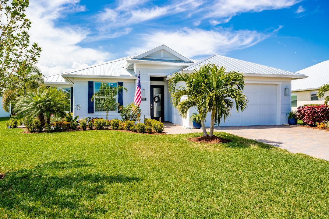 For Sale: $699,950 (3 beds, 2 baths, 2132 Square Feet)