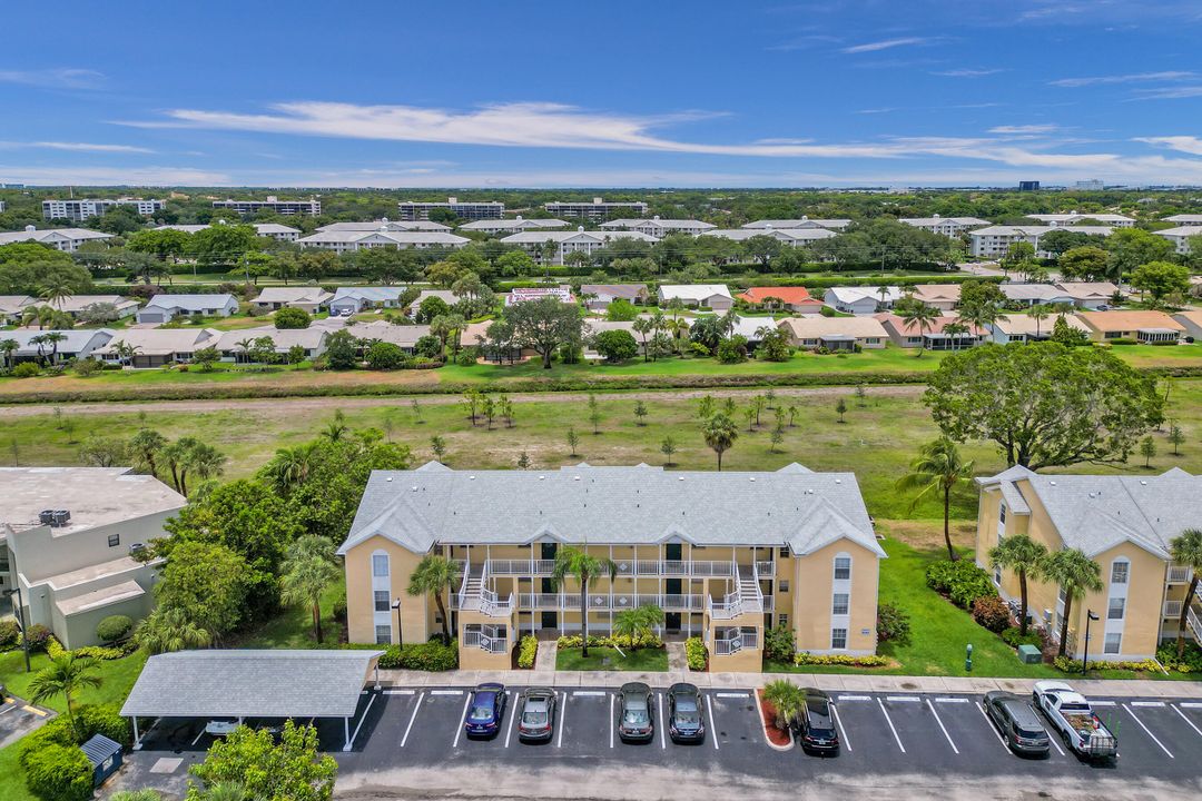 For Sale: $290,000 (2 beds, 2 baths, 981 Square Feet)