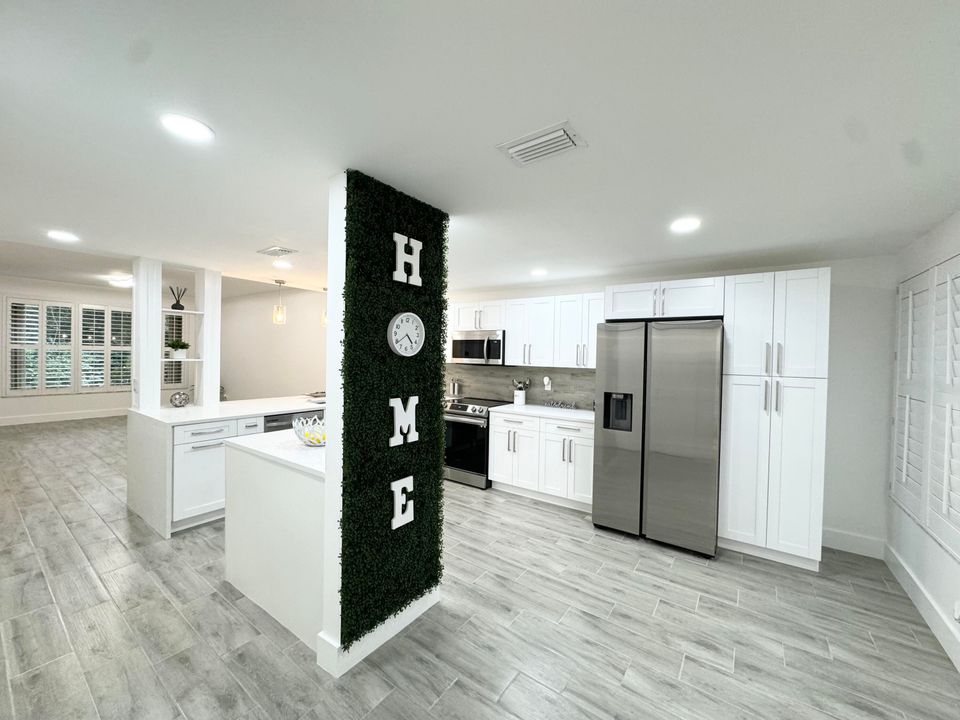For Sale: $344,500 (2 beds, 2 baths, 1125 Square Feet)