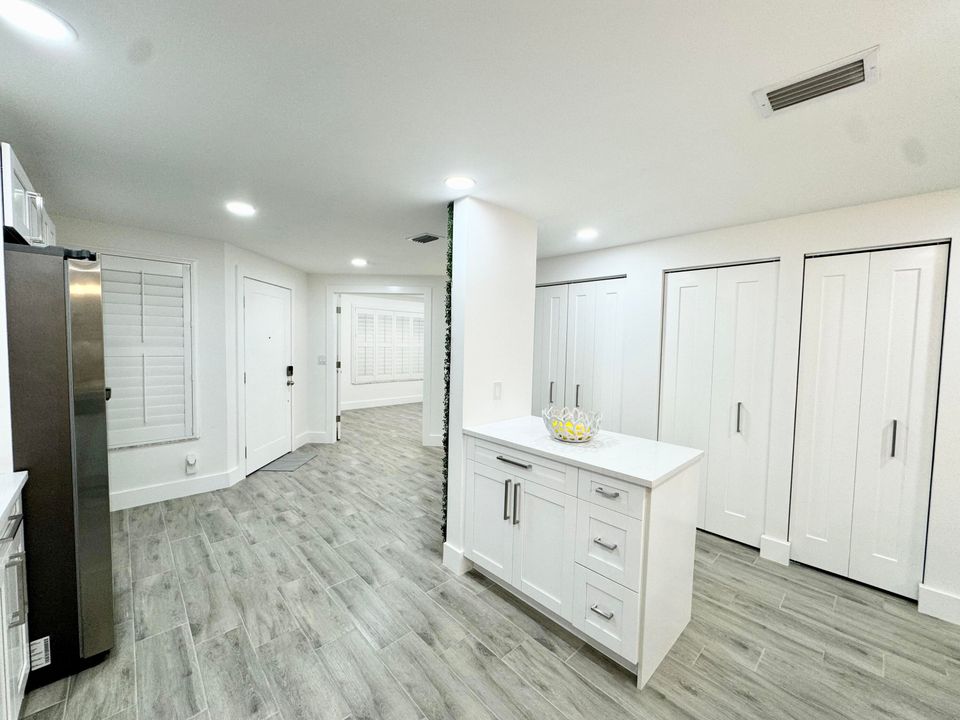 For Sale: $344,500 (2 beds, 2 baths, 1125 Square Feet)