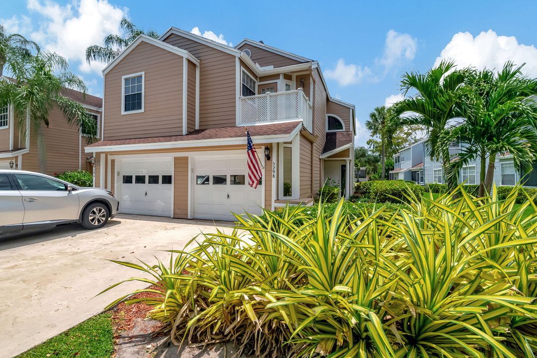 For Sale: $465,000 (3 beds, 2 baths, 1275 Square Feet)