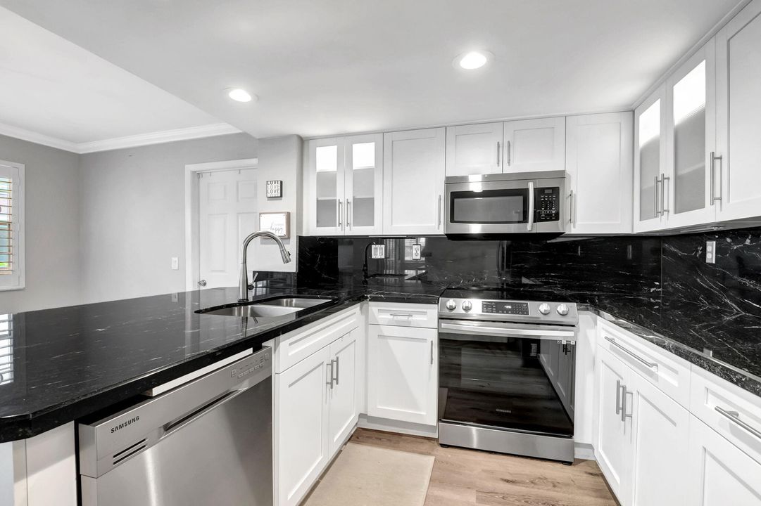 For Sale: $465,000 (3 beds, 2 baths, 1275 Square Feet)