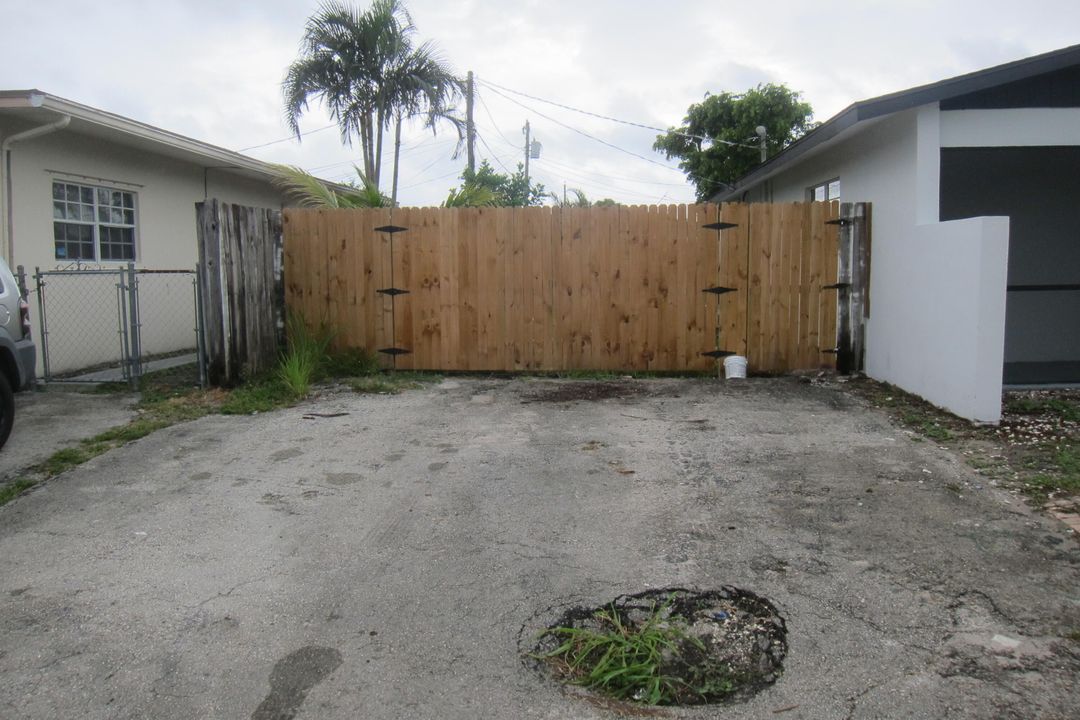 For Sale: $320,000 (2 beds, 2 baths, 1284 Square Feet)