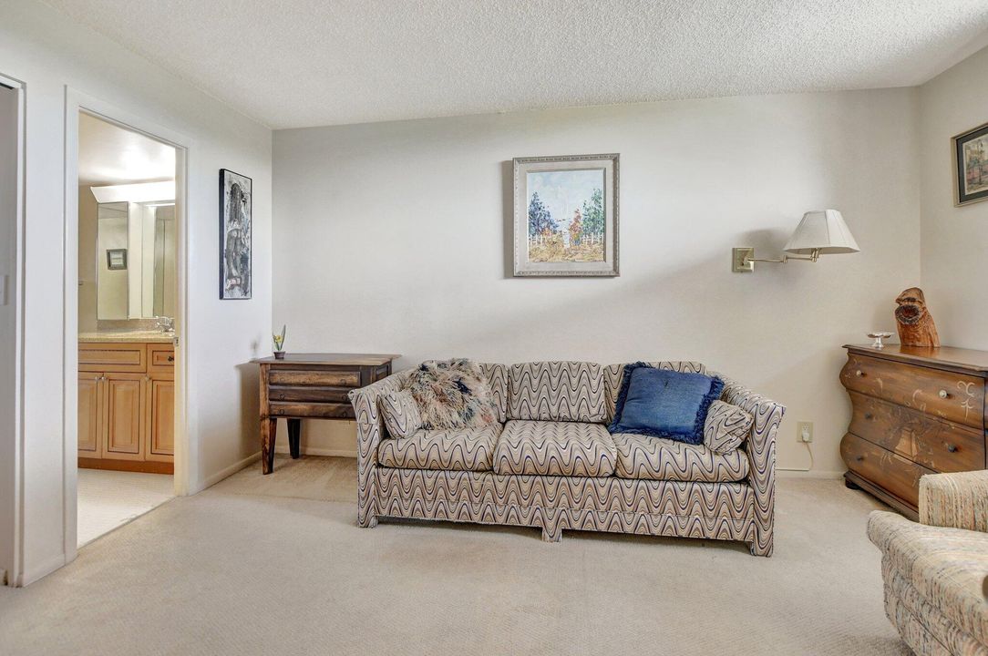 For Sale: $239,000 (2 beds, 2 baths, 1300 Square Feet)