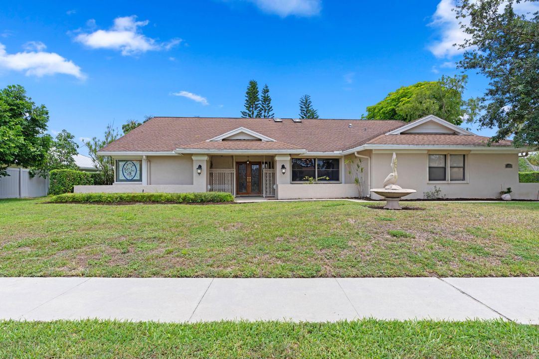 For Sale: $725,000 (4 beds, 2 baths, 2748 Square Feet)