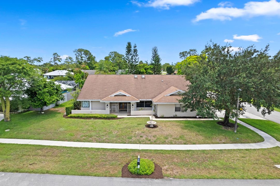 For Sale: $725,000 (4 beds, 2 baths, 2748 Square Feet)