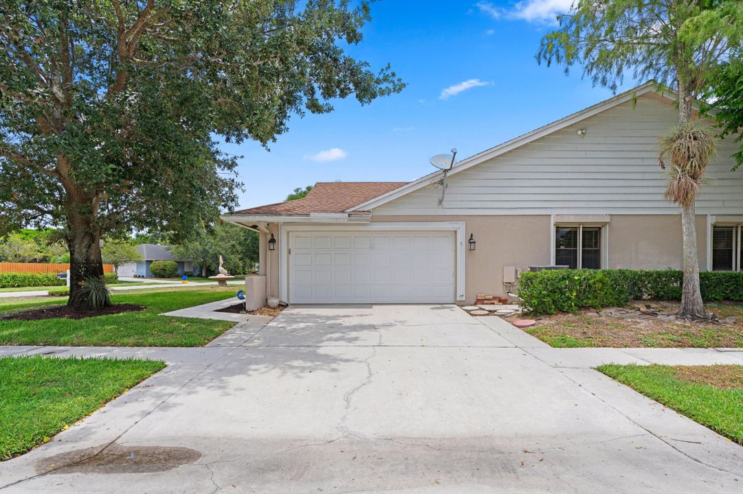 For Sale: $725,000 (4 beds, 2 baths, 2748 Square Feet)