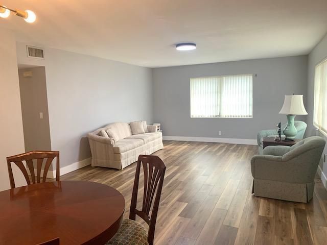 For Rent: $2,300 (2 beds, 2 baths, 1180 Square Feet)