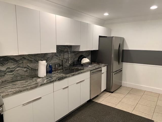 For Rent: $2,300 (2 beds, 2 baths, 1180 Square Feet)