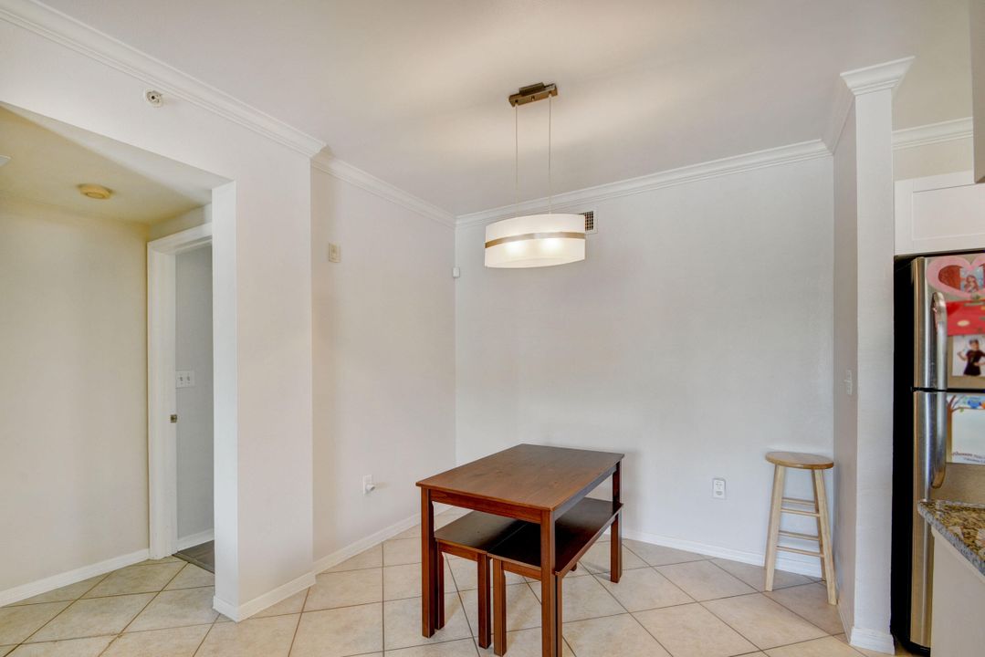 For Sale: $325,000 (2 beds, 2 baths, 1058 Square Feet)