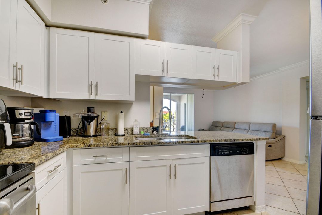 For Sale: $325,000 (2 beds, 2 baths, 1058 Square Feet)