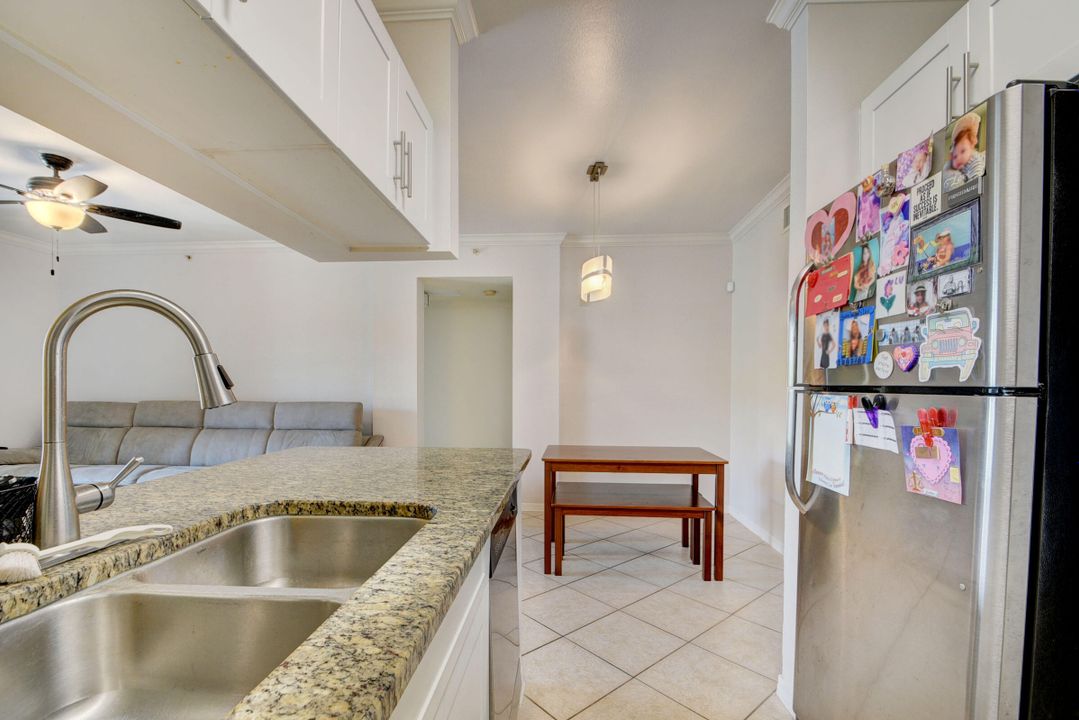 For Sale: $325,000 (2 beds, 2 baths, 1058 Square Feet)