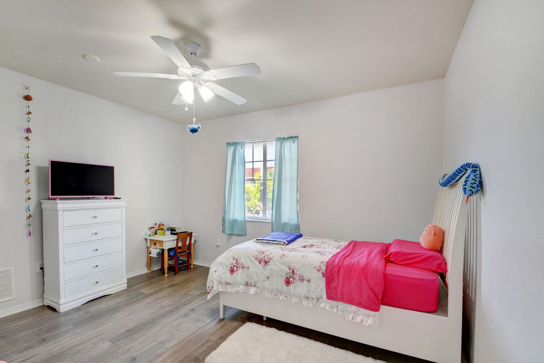 For Sale: $325,000 (2 beds, 2 baths, 1058 Square Feet)