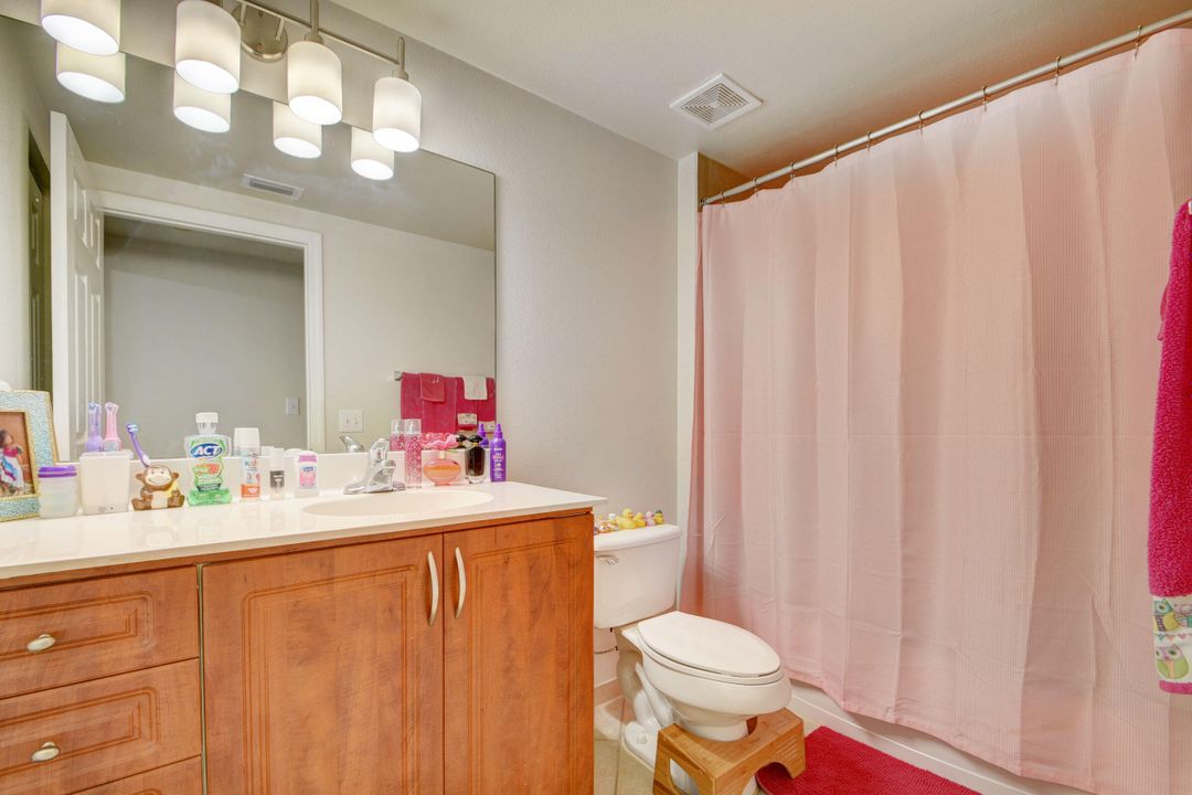 For Sale: $325,000 (2 beds, 2 baths, 1058 Square Feet)