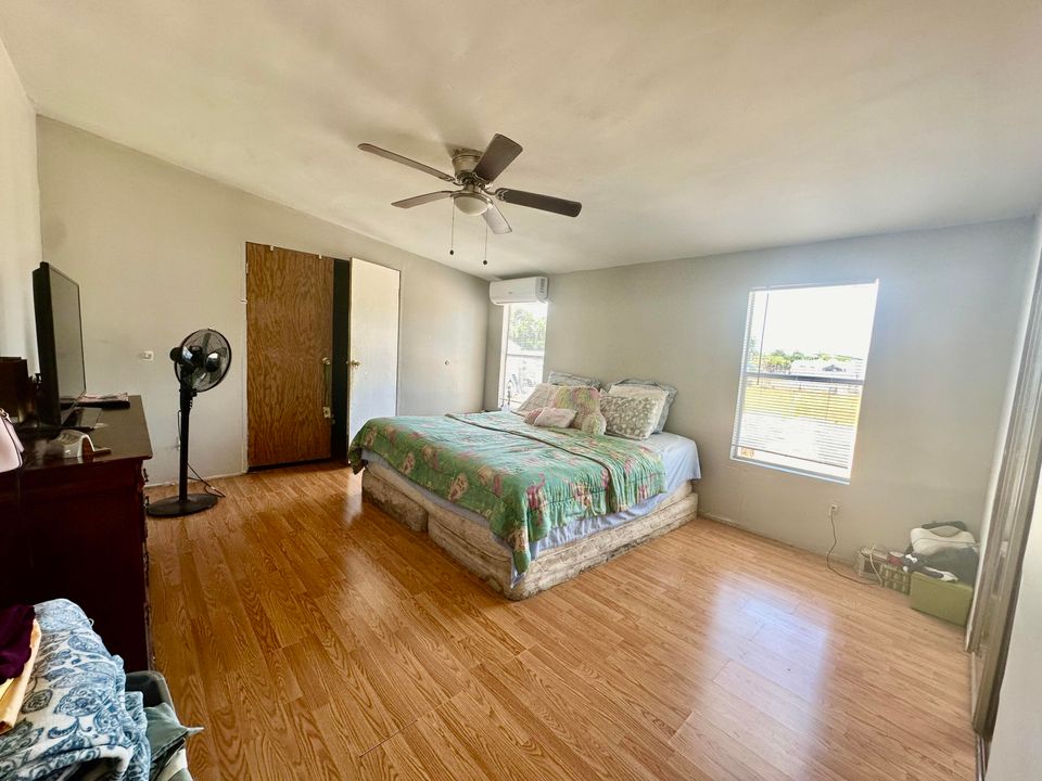 For Sale: $275,000 (3 beds, 1 baths, 1728 Square Feet)