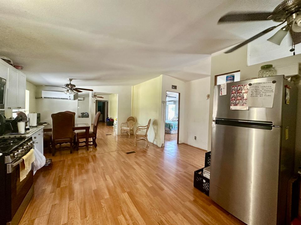 For Sale: $275,000 (3 beds, 1 baths, 1728 Square Feet)