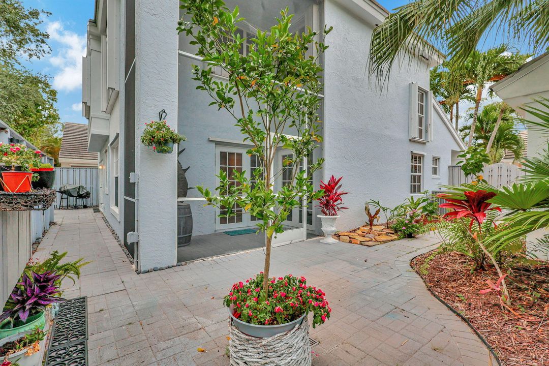 For Sale: $659,000 (3 beds, 2 baths, 1725 Square Feet)
