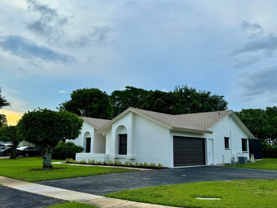 For Sale: $880,000 (4 beds, 2 baths, 2318 Square Feet)