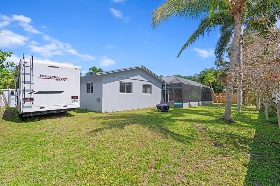 For Sale: $790,000 (4 beds, 2 baths, 1796 Square Feet)