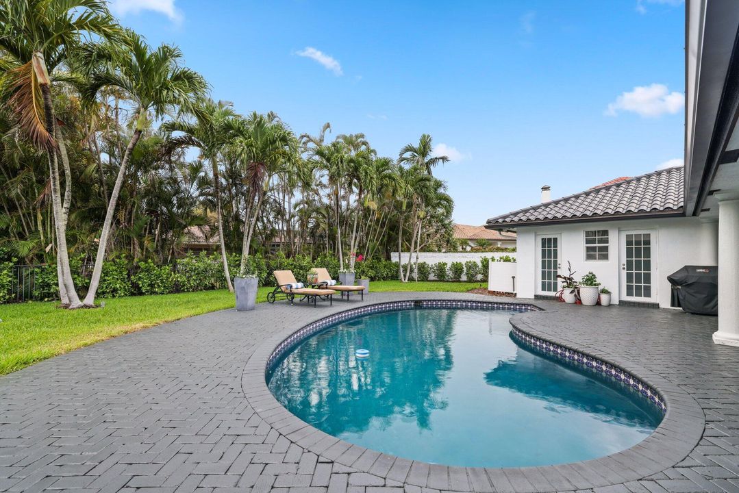 For Sale: $3,995,000 (3 beds, 3 baths, 2119 Square Feet)