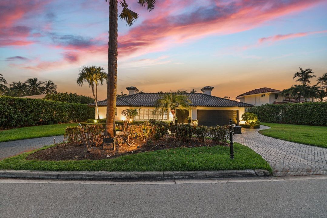 For Sale: $3,995,000 (3 beds, 3 baths, 2119 Square Feet)