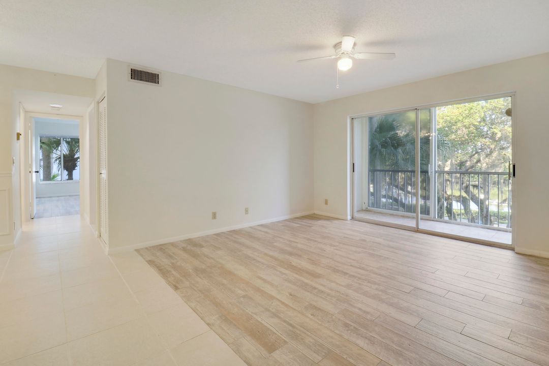 For Rent: $2,100 (2 beds, 2 baths, 1018 Square Feet)