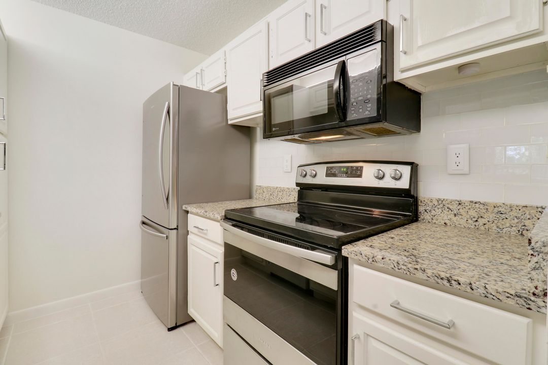 For Rent: $2,100 (2 beds, 2 baths, 1018 Square Feet)
