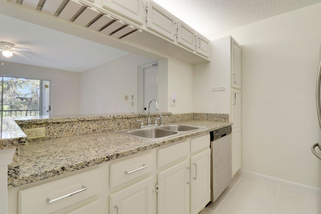 For Rent: $2,100 (2 beds, 2 baths, 1018 Square Feet)