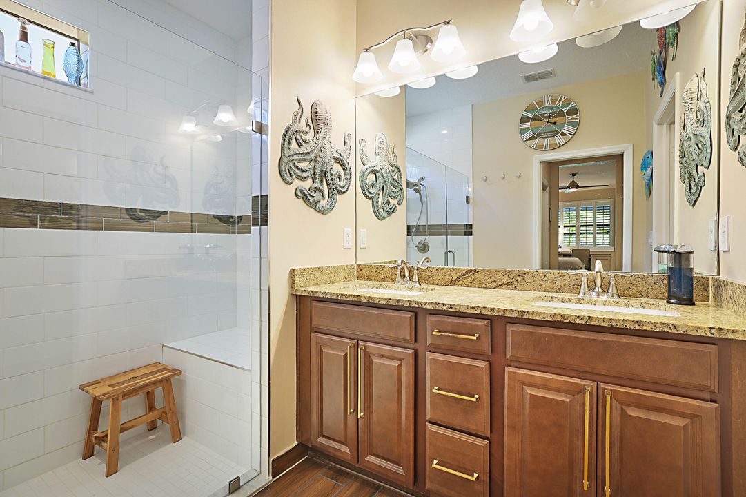 For Sale: $450,000 (2 beds, 2 baths, 2060 Square Feet)