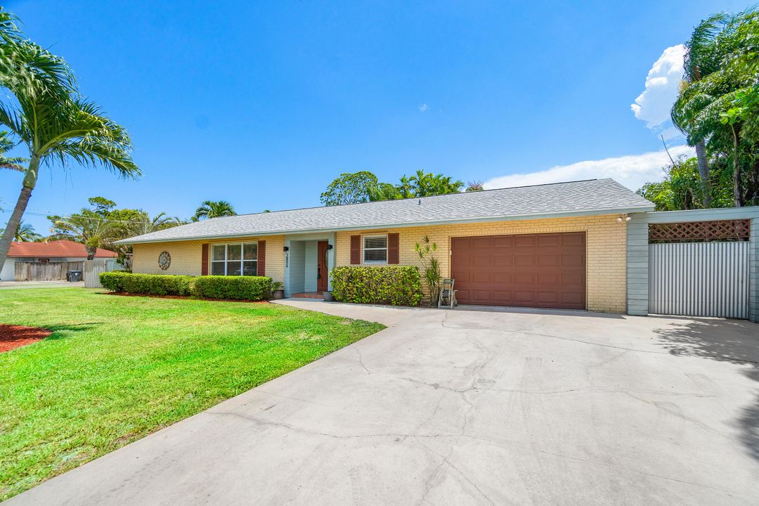 Active With Contract: $569,000 (3 beds, 2 baths, 1922 Square Feet)