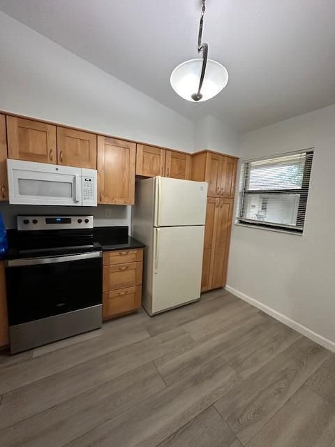 For Rent: $2,500 (2 beds, 2 baths, 920 Square Feet)