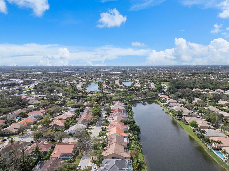 For Sale: $750,000 (4 beds, 2 baths, 2290 Square Feet)