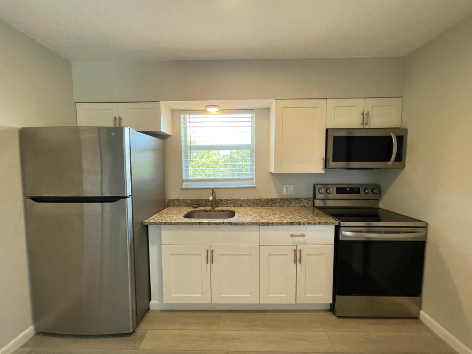 For Rent: $2,300 (2 beds, 2 baths, 800 Square Feet)