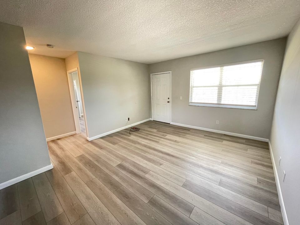 For Rent: $2,300 (2 beds, 2 baths, 800 Square Feet)