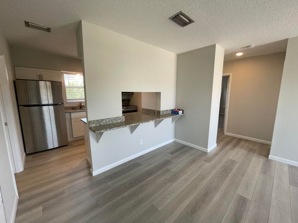 For Rent: $2,300 (2 beds, 2 baths, 800 Square Feet)