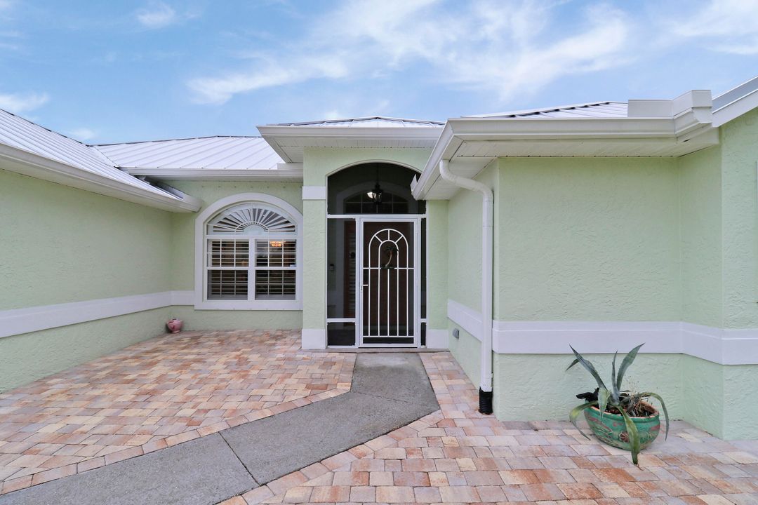 For Sale: $499,000 (4 beds, 3 baths, 2087 Square Feet)