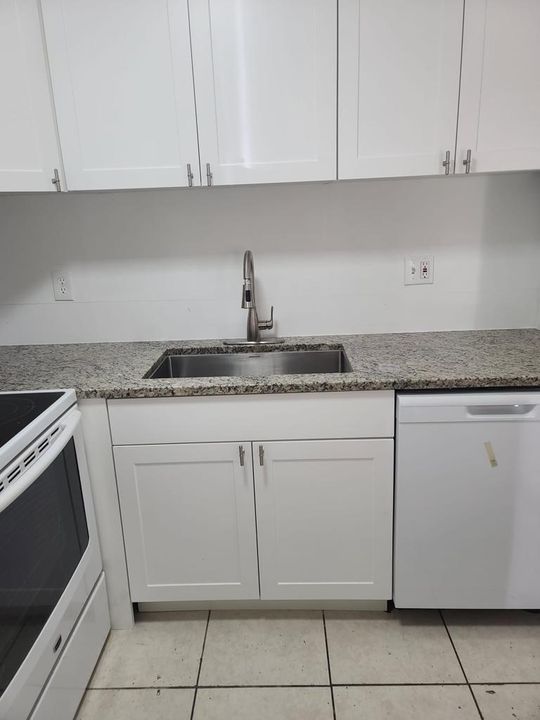 For Rent: $1,400 (1 beds, 1 baths, 642 Square Feet)