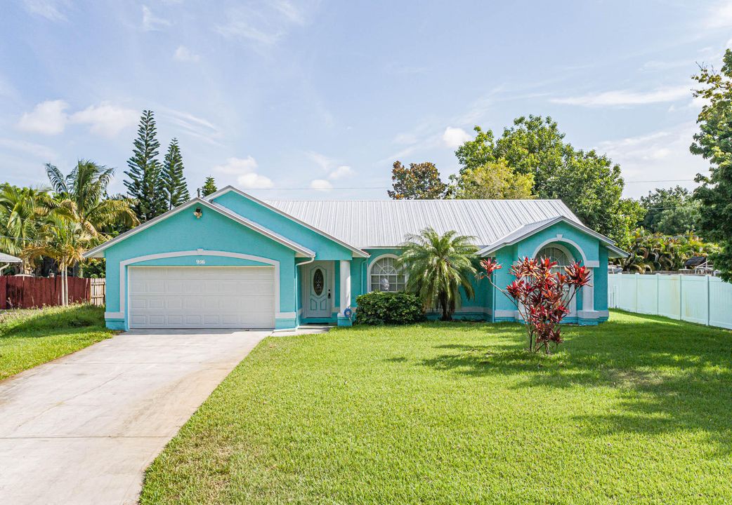 For Sale: $349,900 (3 beds, 2 baths, 1645 Square Feet)