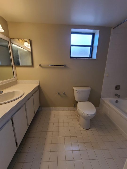 For Rent: $1,550 (1 beds, 1 baths, 775 Square Feet)