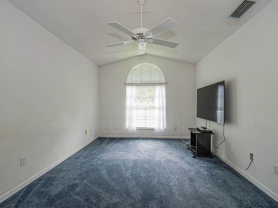 For Sale: $349,900 (3 beds, 2 baths, 1645 Square Feet)