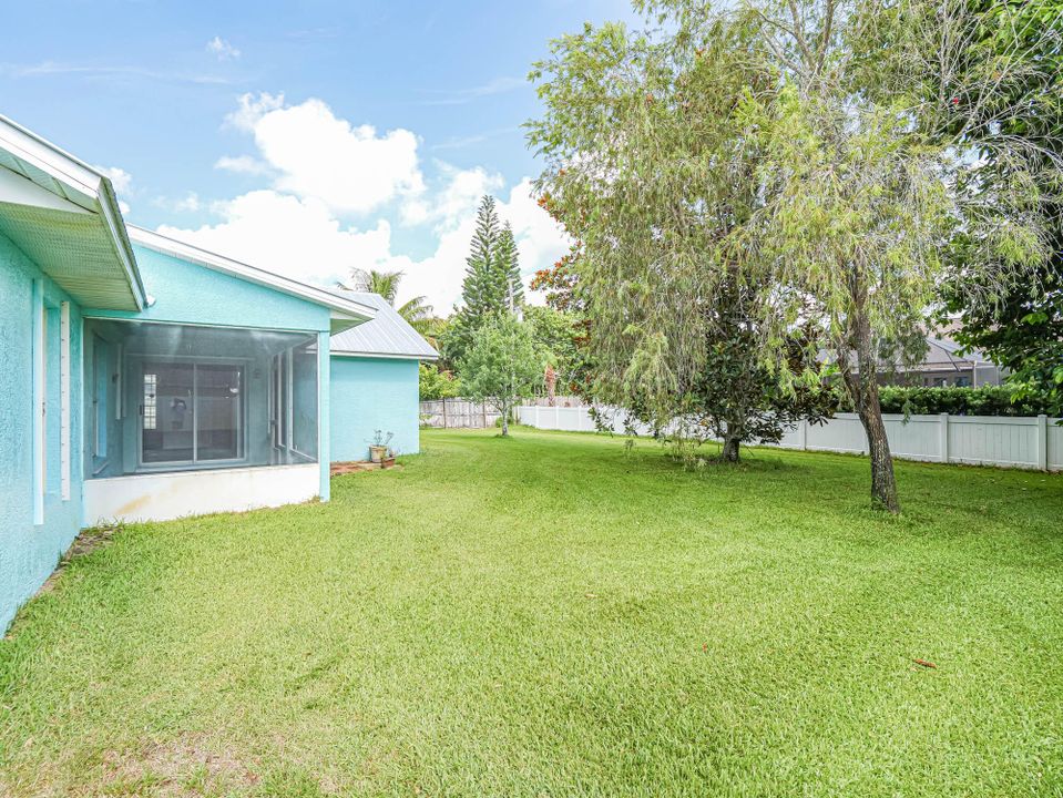 For Sale: $349,900 (3 beds, 2 baths, 1645 Square Feet)